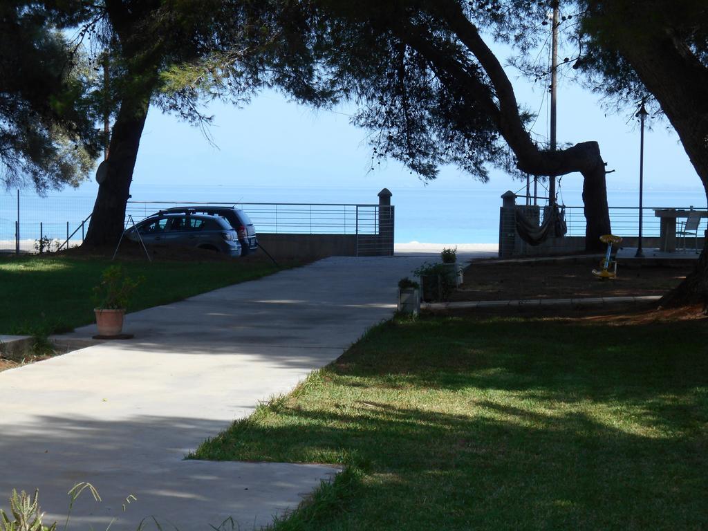 Brunello Seaside Apartments Лефкада Экстерьер фото